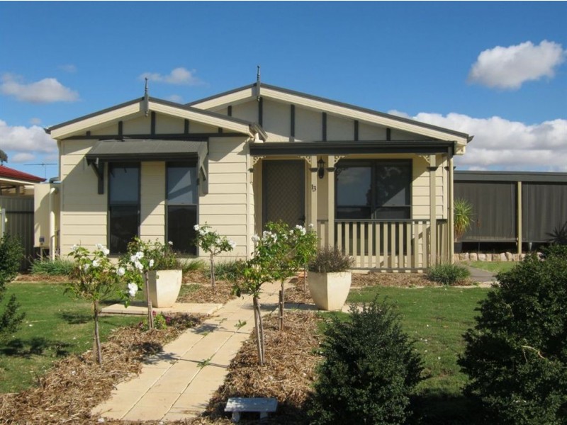 13 Cairns Crescent, Riverton SA 5412