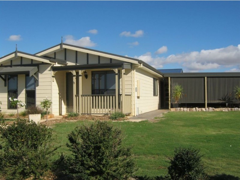 13 Cairns Crescent, Riverton SA 5412