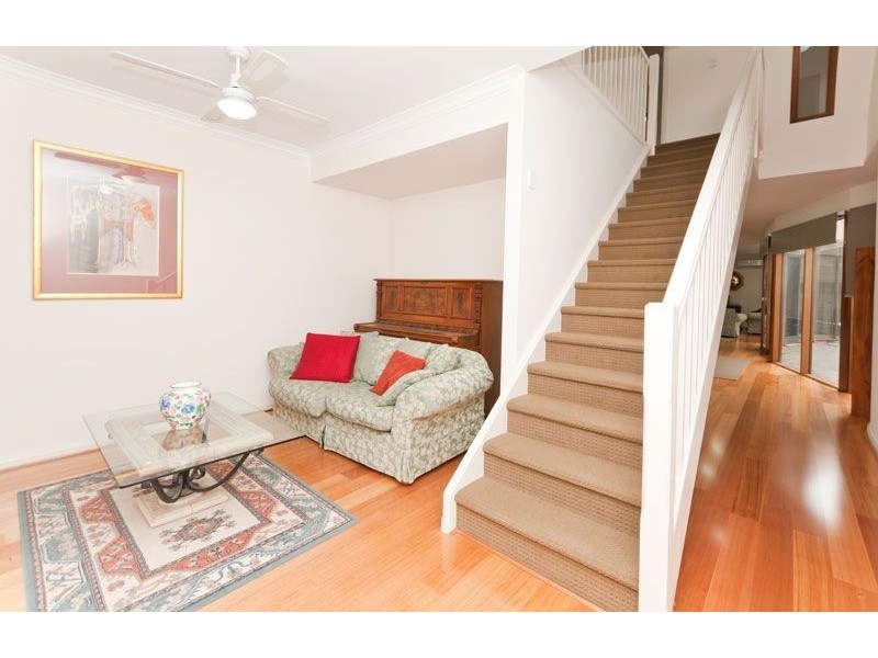 8 Lochiel Parkway, Campbelltown SA 5074