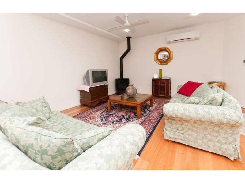 8 Lochiel Parkway, Campbelltown SA 5074