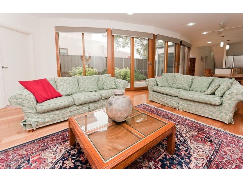 8 Lochiel Parkway, Campbelltown SA 5074