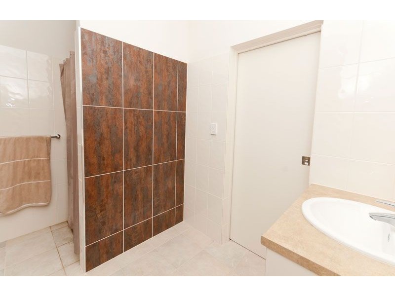 8 Lochiel Parkway, Campbelltown SA 5074