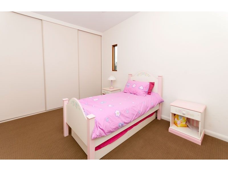 8 Lochiel Parkway, Campbelltown SA 5074