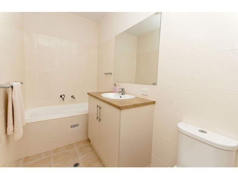 8 Lochiel Parkway, Campbelltown SA 5074