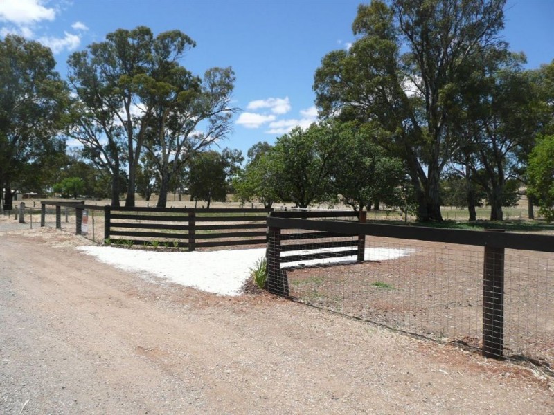827 Marrabel Road (corner George Street), Hamilton SA 5373