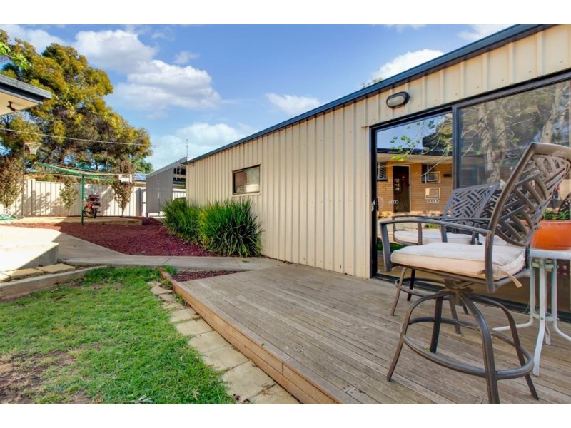 25 Lindsay Avenue, Valley View SA 5093