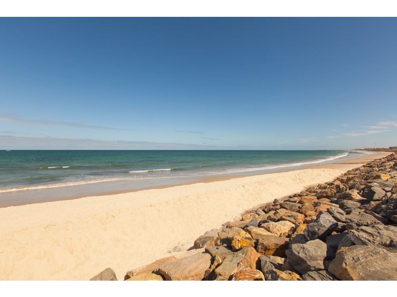 2.6/8-9 North Esplanade, Glenelg North SA 5045