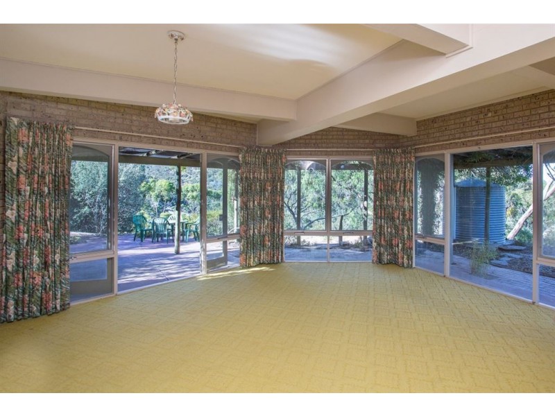 8 Tatiara Grove, Rostrevor SA 5073