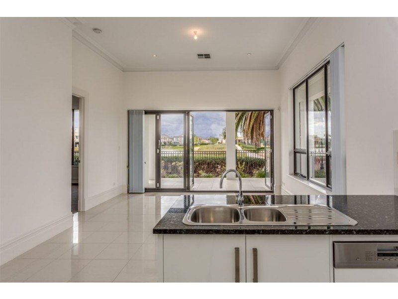 8 Isla Circuit, Mawson Lakes SA 5095