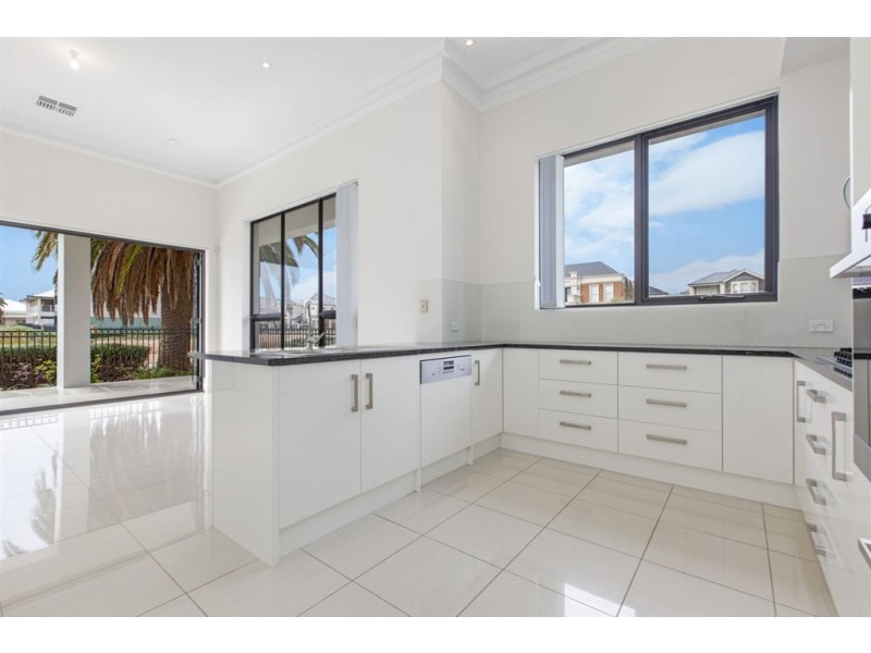 8 Isla Circuit, Mawson Lakes SA 5095