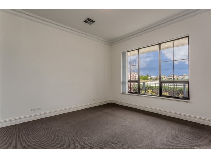 8 Isla Circuit, Mawson Lakes SA 5095