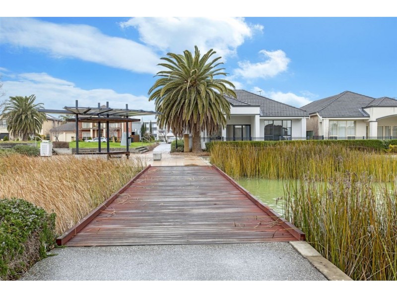 8 Isla Circuit, Mawson Lakes SA 5095