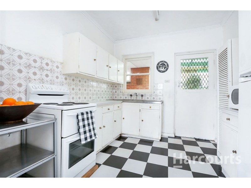 7 Heather Ave, (adj. Rostrevor), Woodforde SA 5072