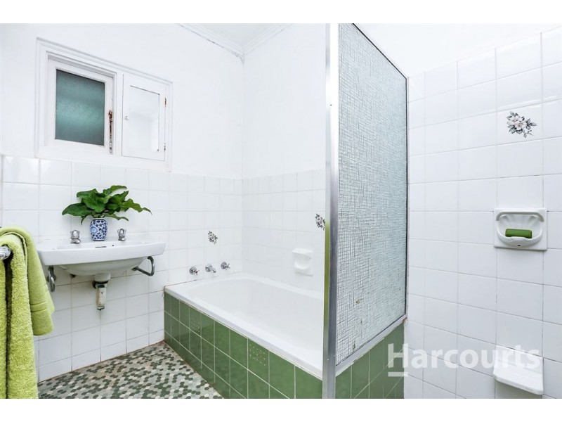 7 Heather Ave, (adj. Rostrevor), Woodforde SA 5072