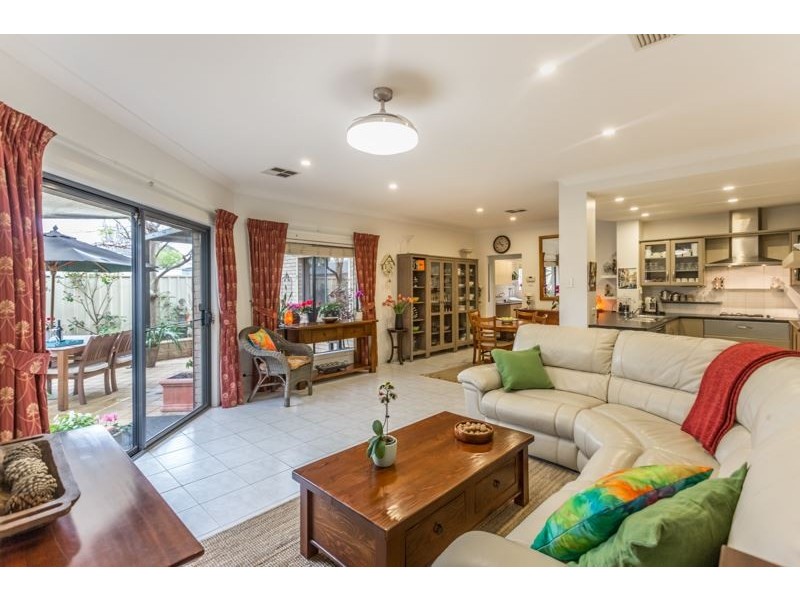 21 Piccadilly Crescent, Campbelltown SA 5074