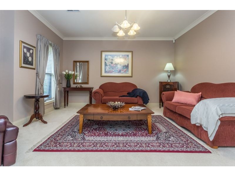 21 Piccadilly Crescent, Campbelltown SA 5074