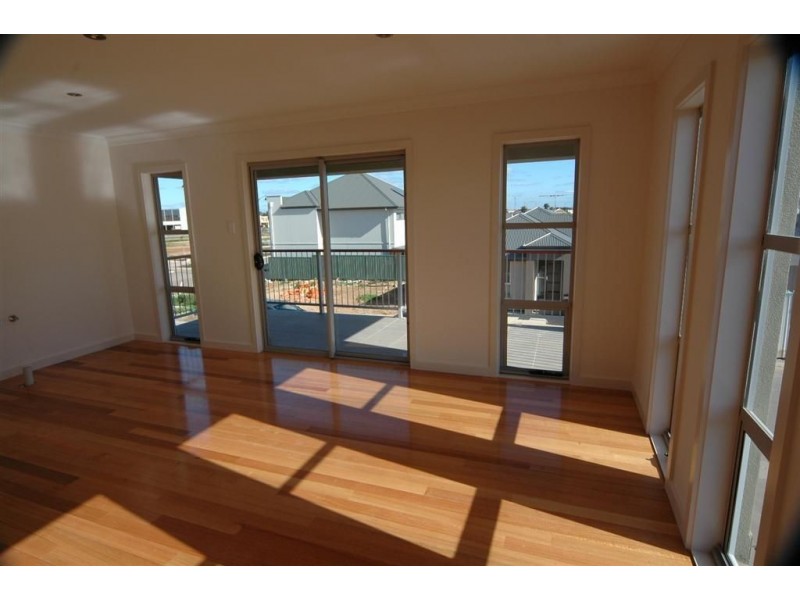 30 Victoria Parade, Mawson Lakes SA 5095