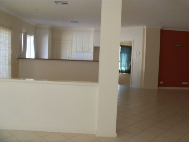 8 Paradale Drive, Tanunda SA 5352