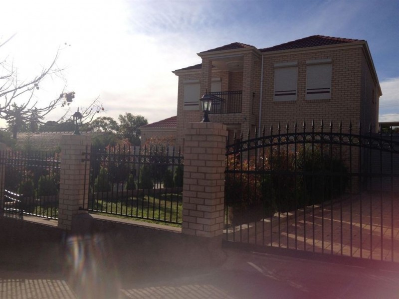 4 Down Drive, Valley View SA 5093