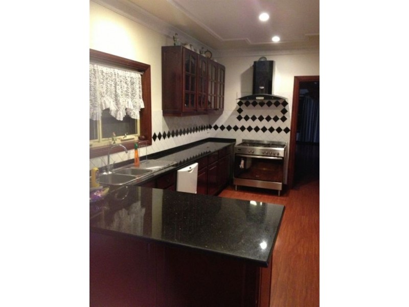 4 Down Drive, Valley View SA 5093