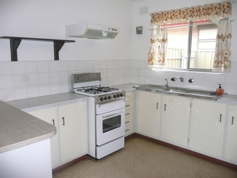 2/36-38 Cresdee Rd, Campbelltown SA 5074