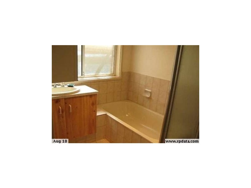 3 Mallen Ct, Riverton SA 5412