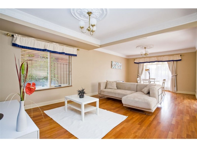 2/11 Sunglo Ct, Teringie SA 5072