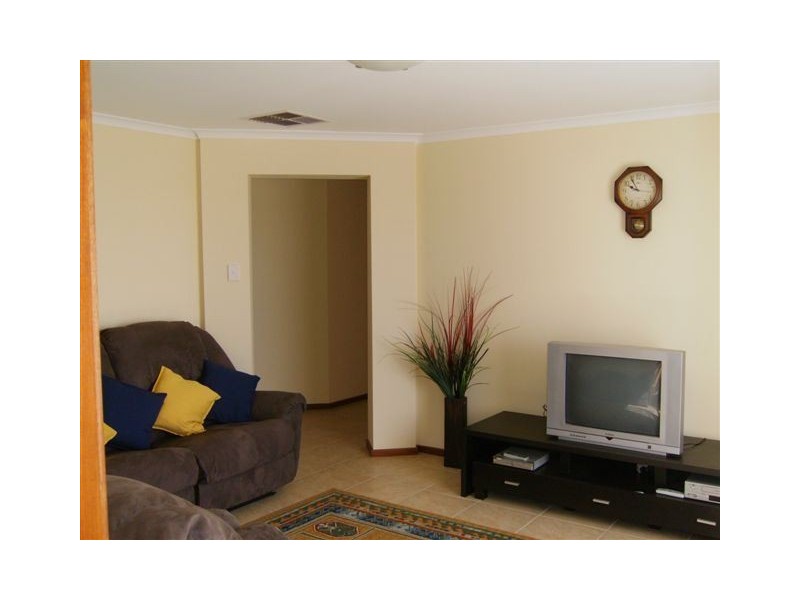 23 Cairns Crescent, Riverton SA 5412