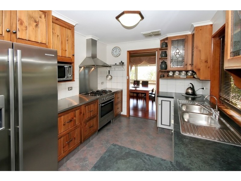 30 Neeangarra Crescent, Hallett Cove SA 5158