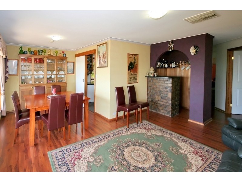 30 Neeangarra Crescent, Hallett Cove SA 5158