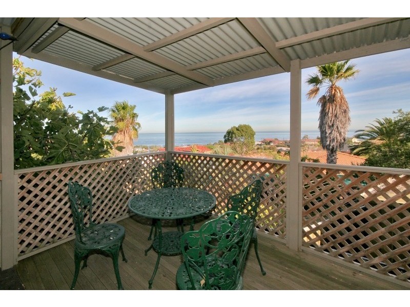 30 Neeangarra Crescent, Hallett Cove SA 5158