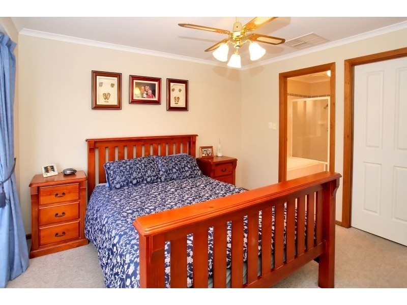 8 Songlark Grove, Flagstaff Hill SA 5159