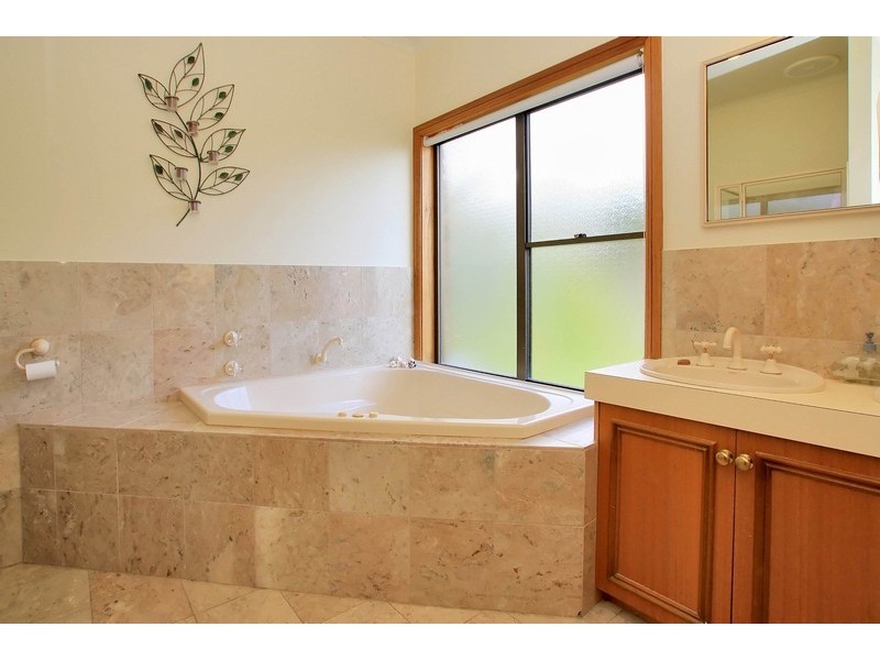 39 York Drive, Flagstaff Hill SA 5159