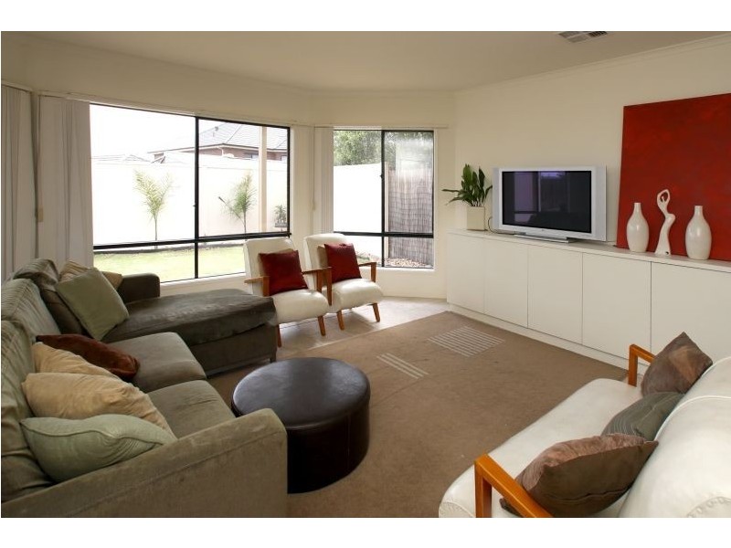 32 Ingleton Drive, Hallett Cove SA 5158