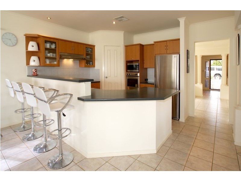 32 Ingleton Drive, Hallett Cove SA 5158