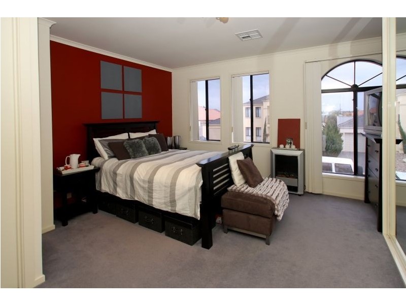 32 Ingleton Drive, Hallett Cove SA 5158