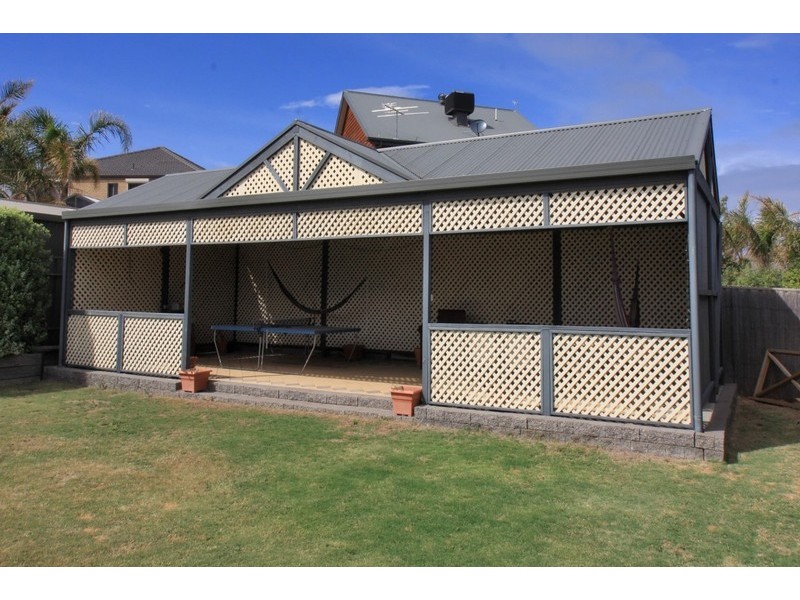 18 Babbacombe Drive, Moana SA 5169