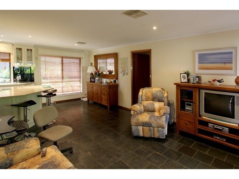 18 Babbacombe Drive, Moana SA 5169