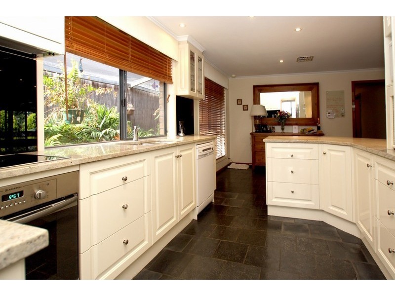 18 Babbacombe Drive, Moana SA 5169