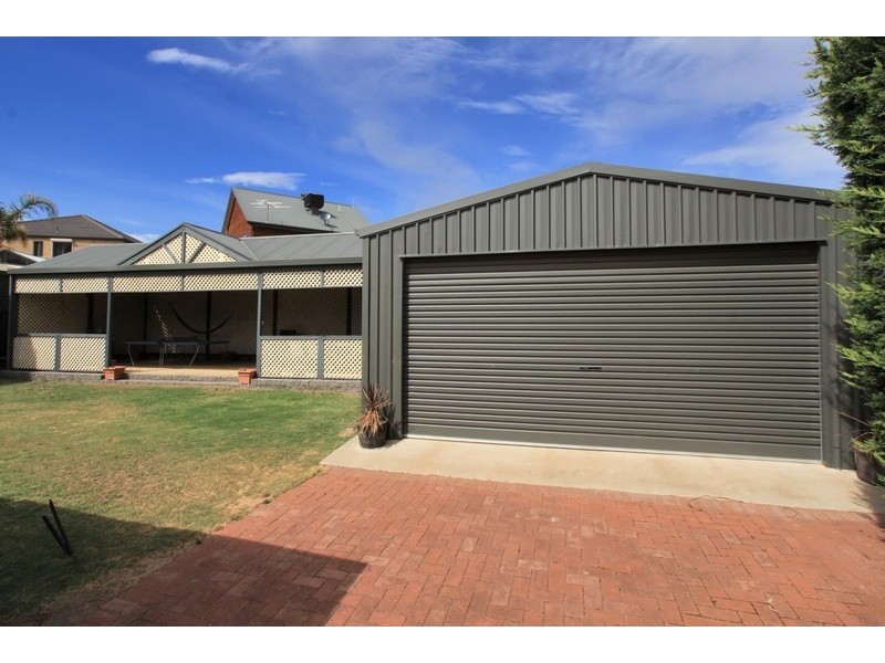 18 Babbacombe Drive, Moana SA 5169