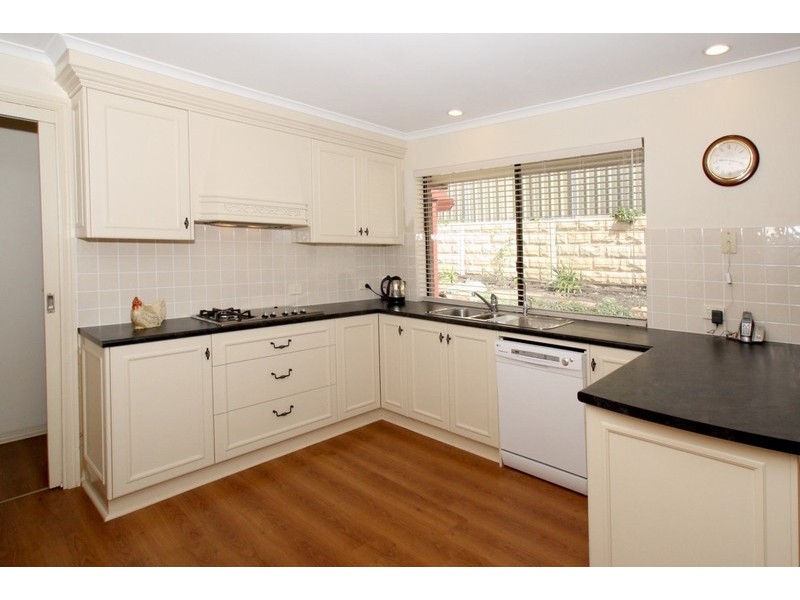 25 Lepena Crescent, Hallett Cove SA 5158