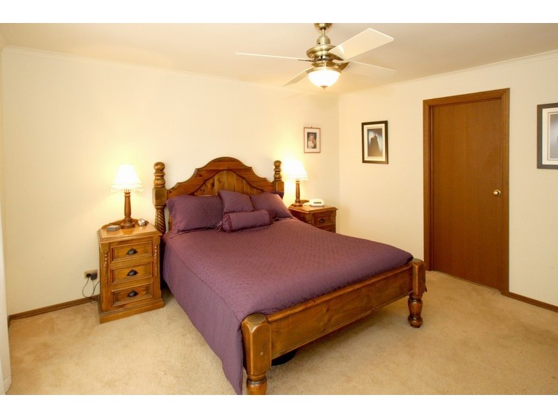 25 Lepena Crescent, Hallett Cove SA 5158