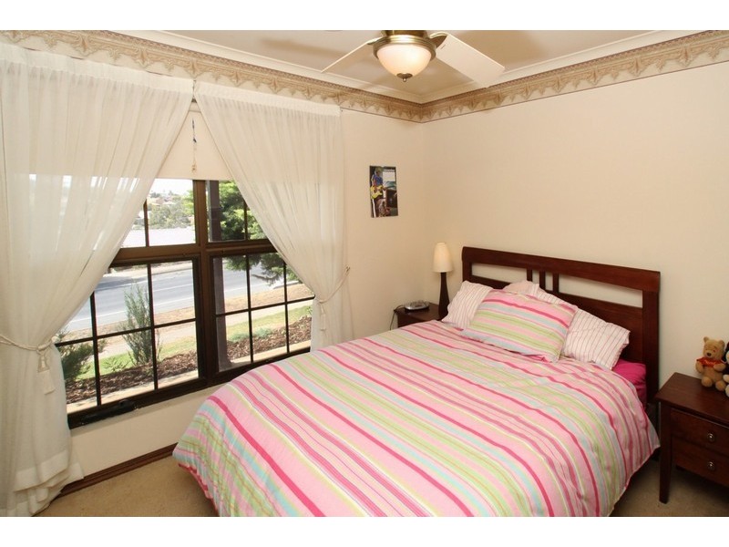 25 Lepena Crescent, Hallett Cove SA 5158