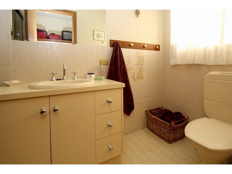 25 Lepena Crescent, Hallett Cove SA 5158