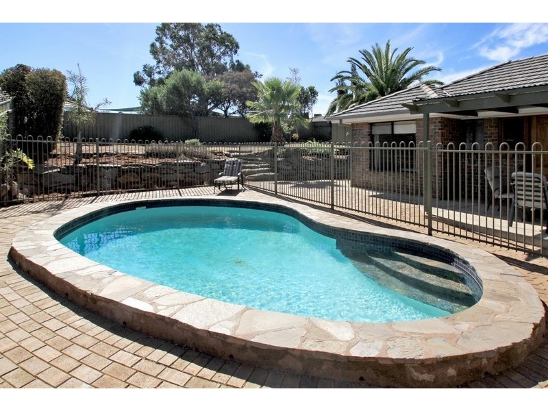 11 Quinvale Road, Hallett Cove SA 5158
