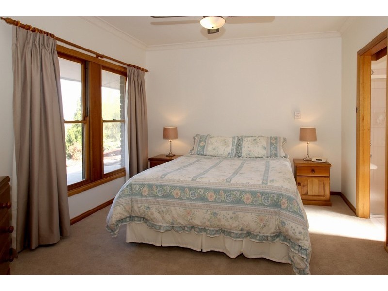 11 Quinvale Road, Hallett Cove SA 5158