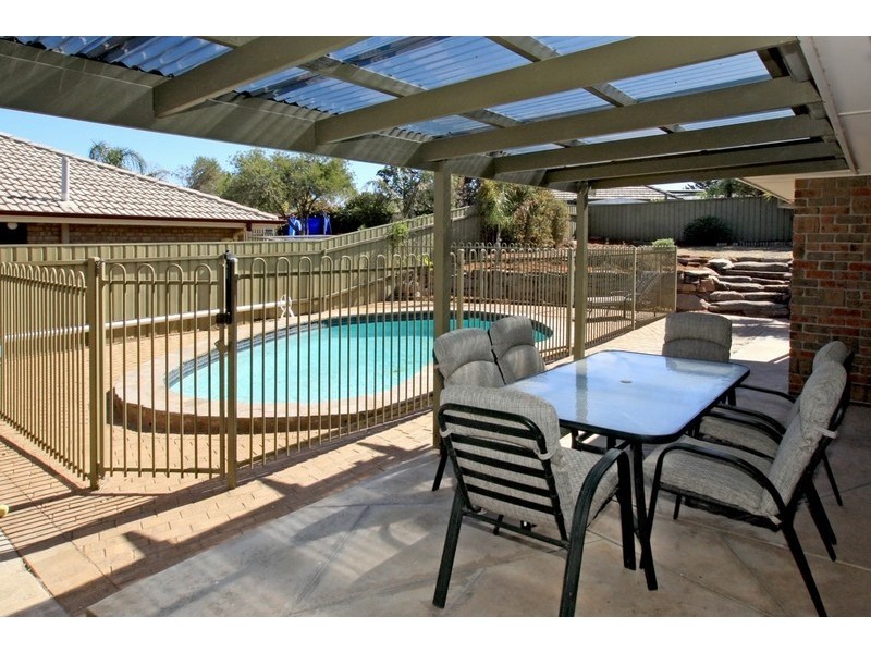 11 Quinvale Road, Hallett Cove SA 5158