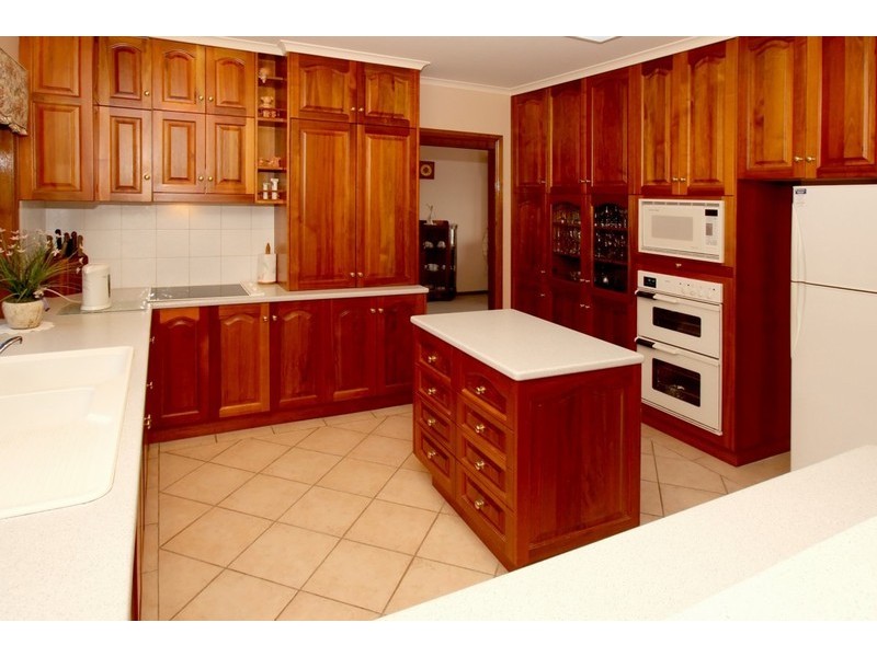 102 Perry Barr Road, Hallett Cove SA 5158