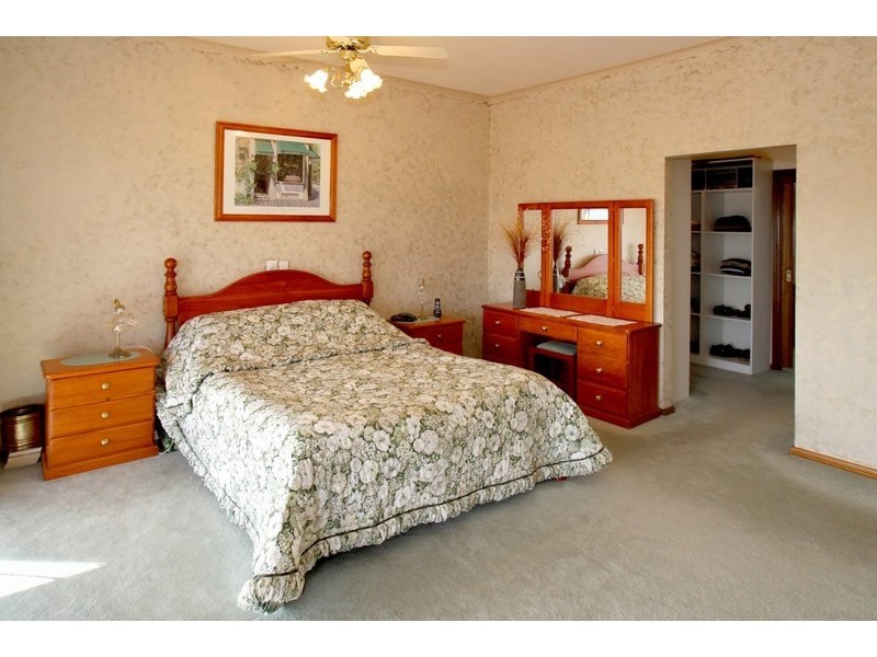 102 Perry Barr Road, Hallett Cove SA 5158