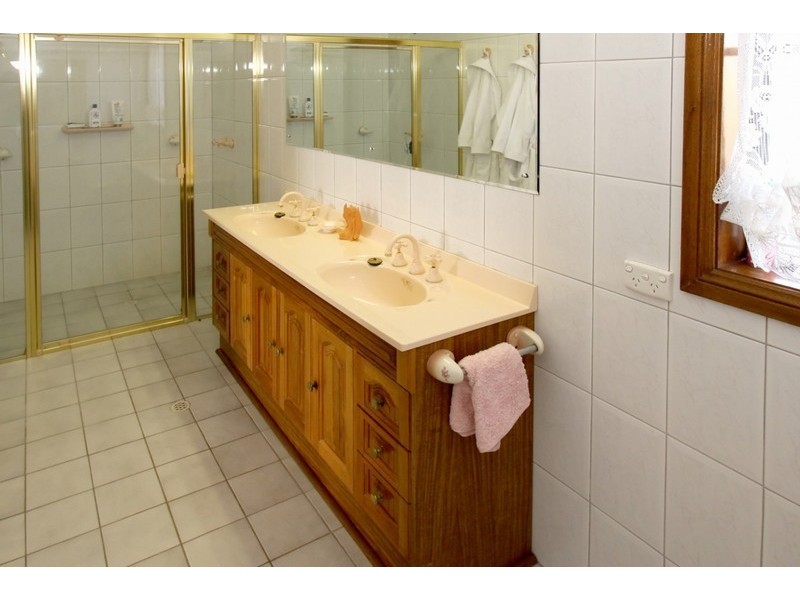 102 Perry Barr Road, Hallett Cove SA 5158
